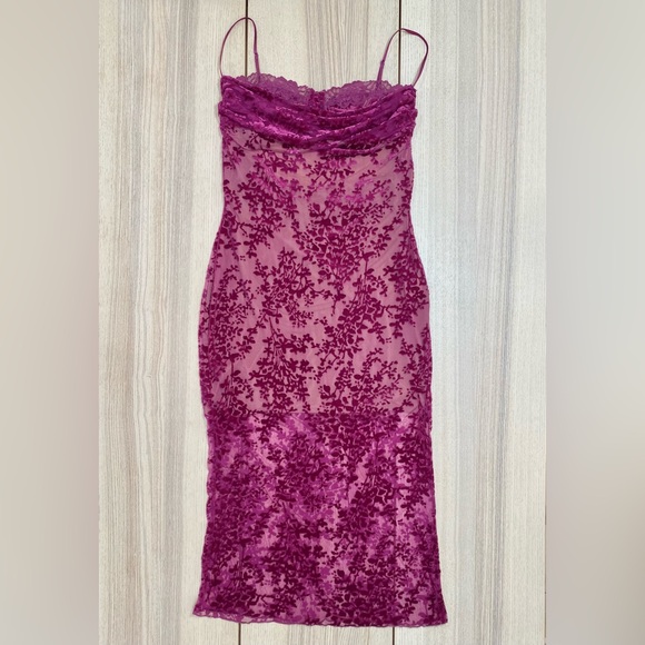 House of CB Ione Cranberry Devore Midi Dress | Size M - Picture 4 of 14